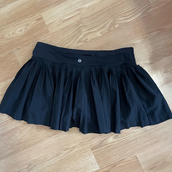 Lulu Lemon Size 8 Black skirt - Picture 1 of 4